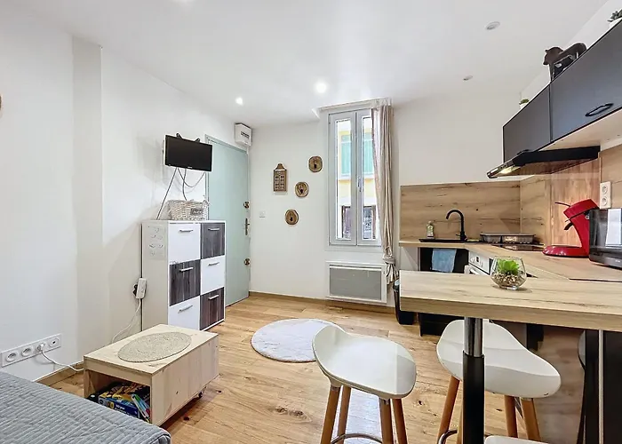 Charming In The Center Of Apartment *